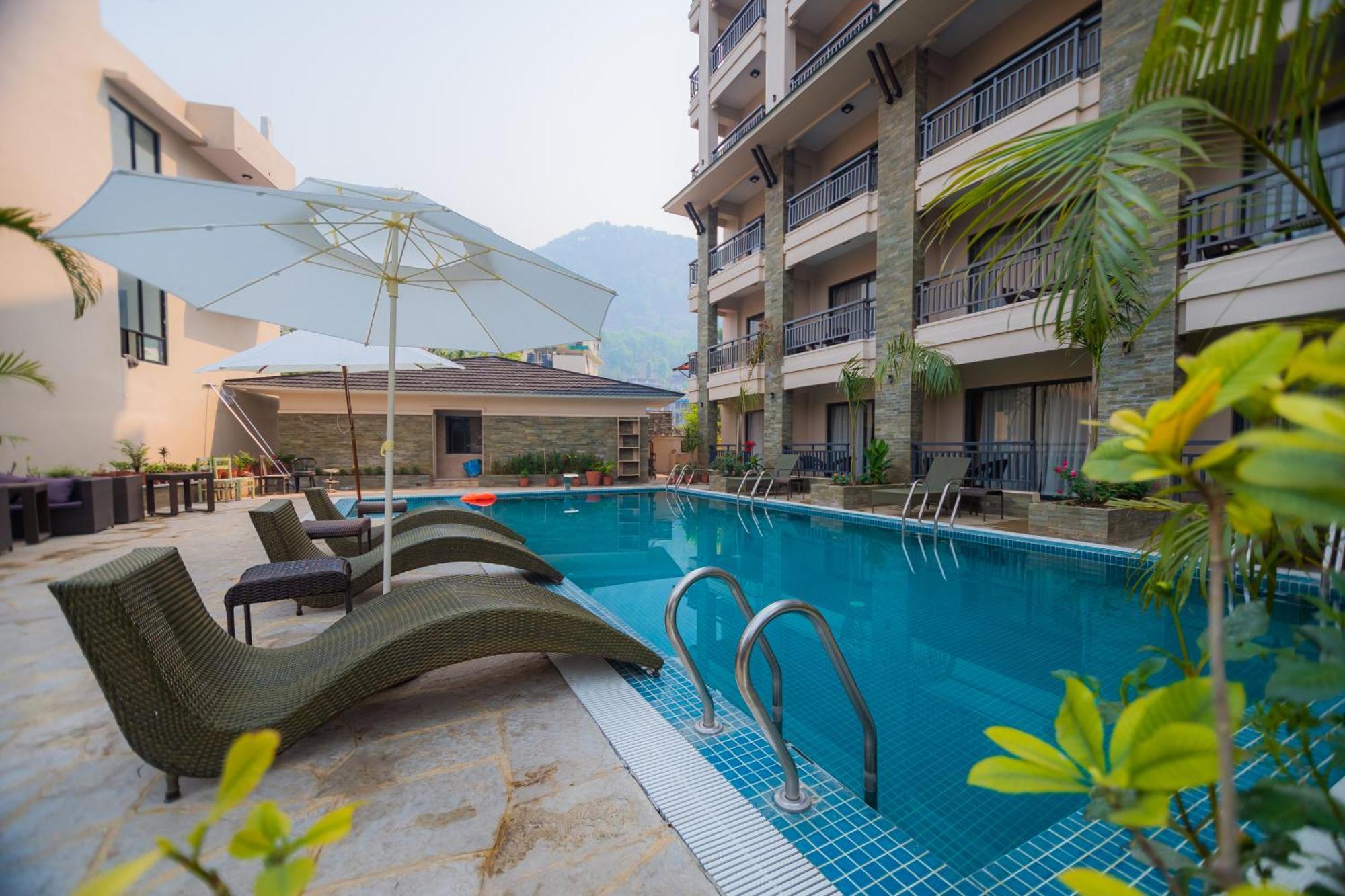 Hotel Pokhara Village & Spa Exterior foto