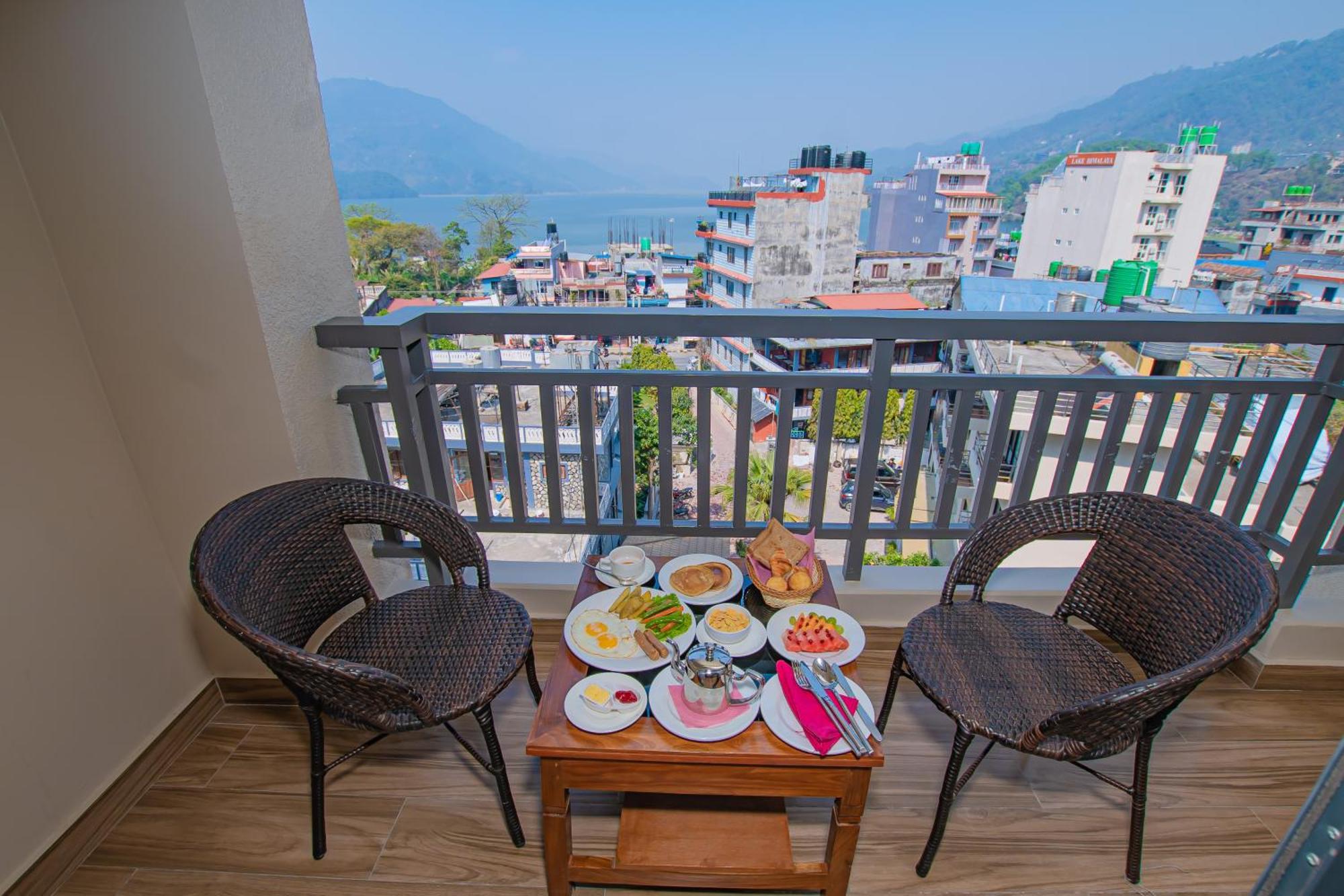 Hotel Pokhara Village & Spa Exterior foto