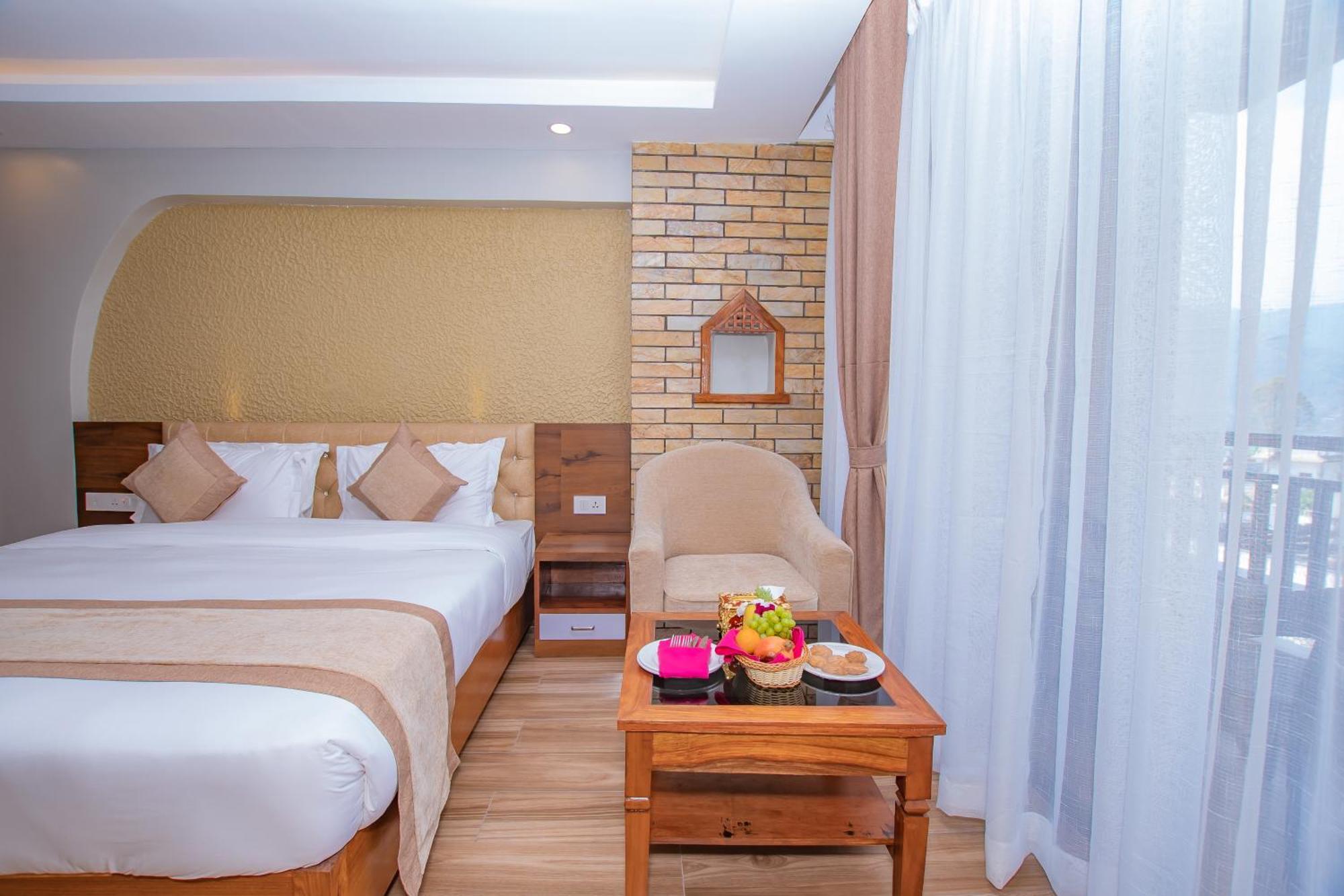 Hotel Pokhara Village & Spa Exterior foto