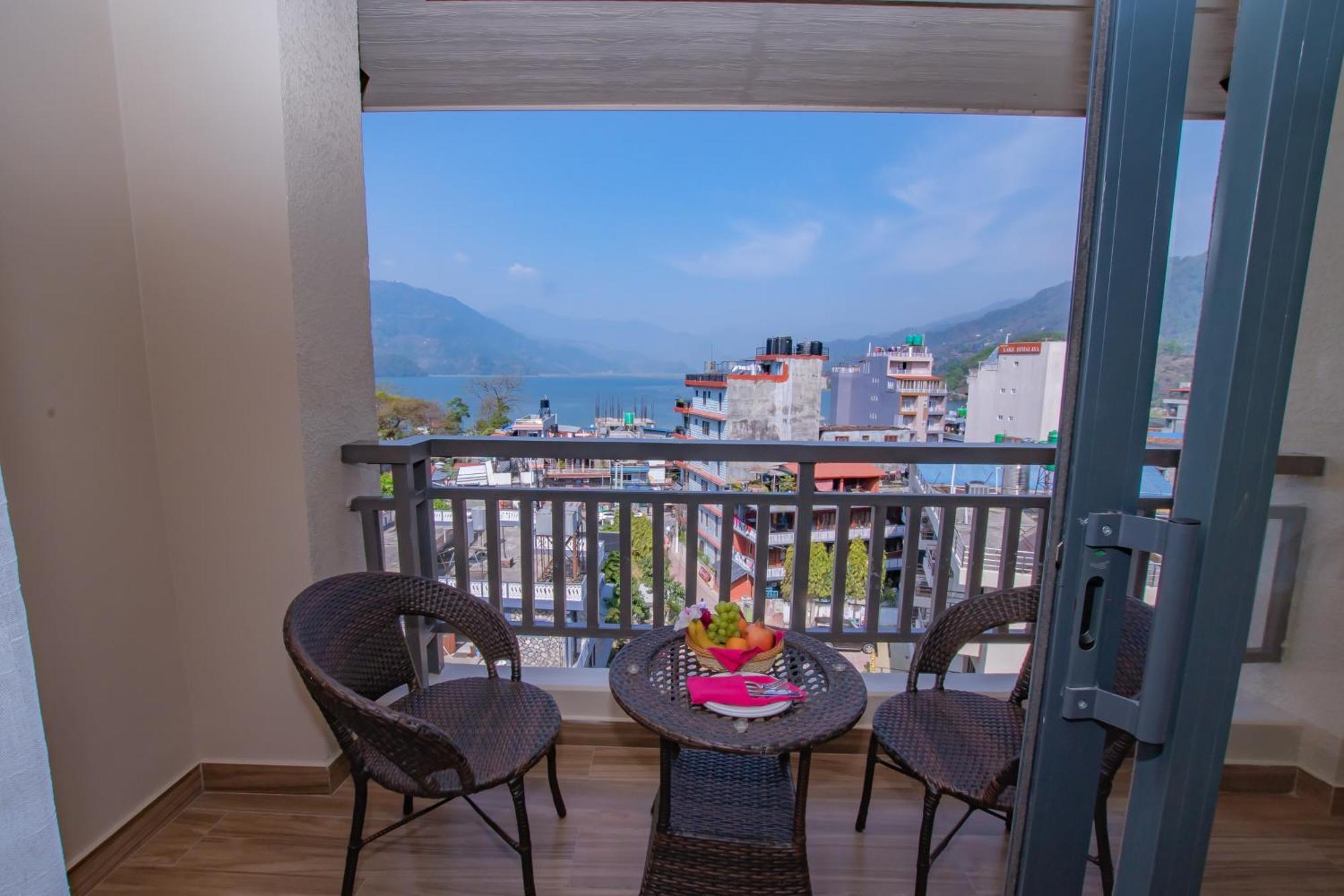 Hotel Pokhara Village & Spa Exterior foto