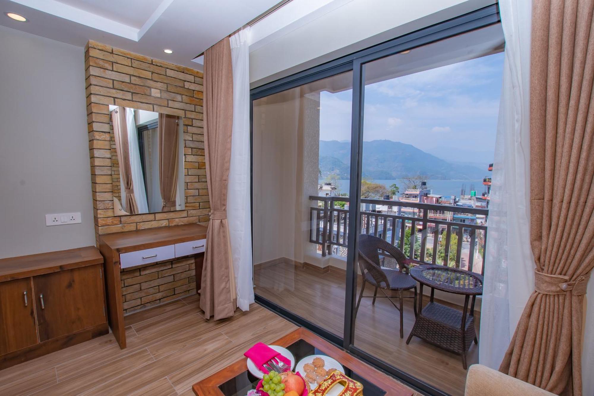 Hotel Pokhara Village & Spa Exterior foto