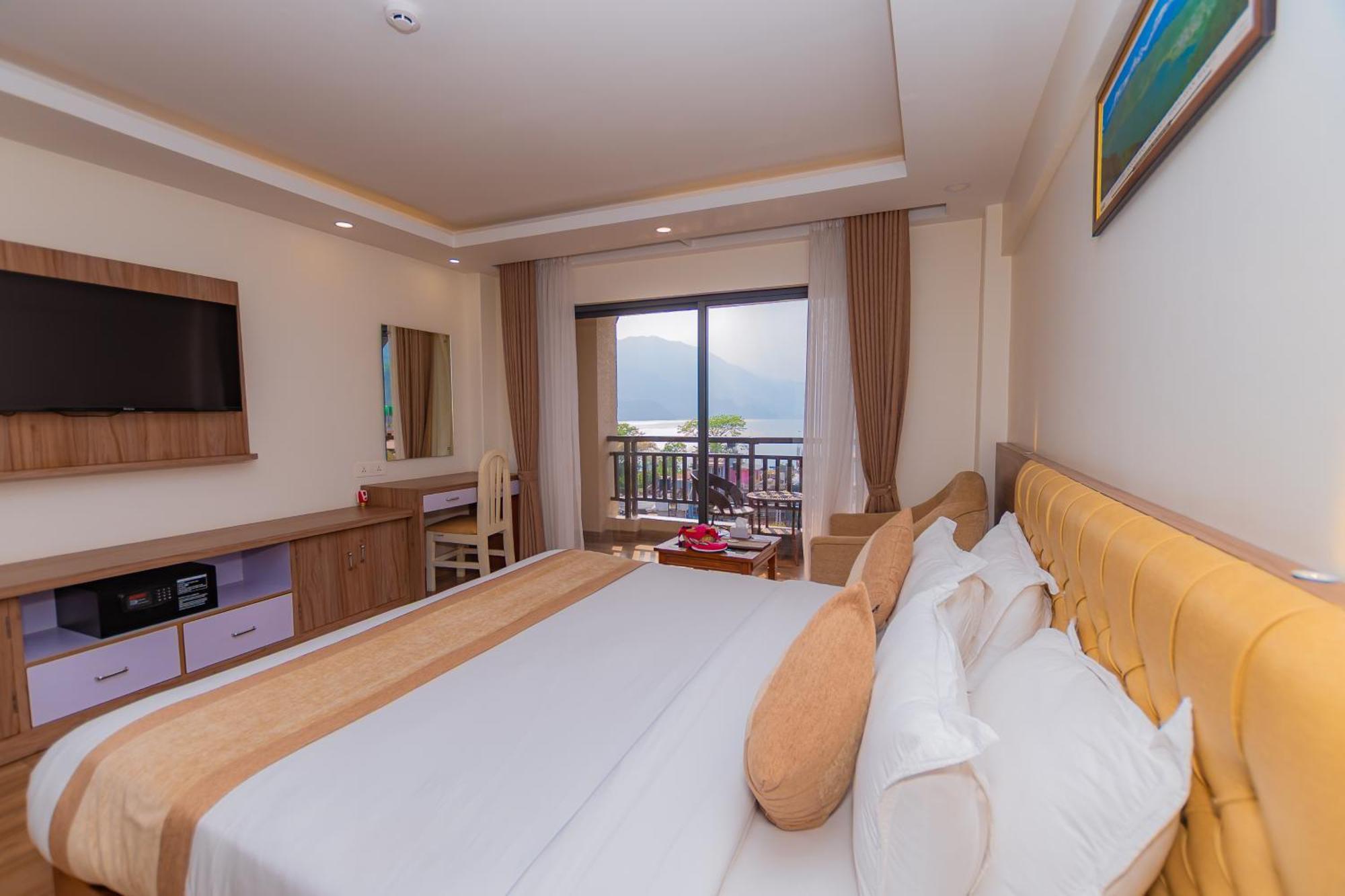 Hotel Pokhara Village & Spa Exterior foto
